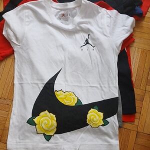 Nike Artistic White and Black Short Sleeve Tee
